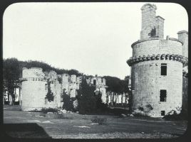 plaque de verre photographique ; Saint-Pol-de-Léon : château de Kergornadech : ext.