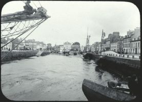 plaque de verre photographique ; Landerneau : le quai et le pont sur l'Elorn
