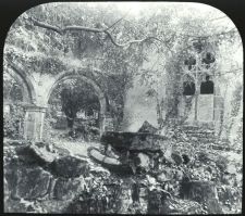 plaque de verre photographique ; Ruines d’une chapelle