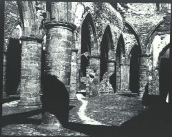 plaque de verre photographique ; Brest : ruines de l'abbaye de Saint-Mathieu