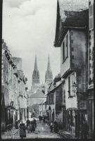 plaque de verre photographique ; Quimper : rue du Chapeau Rouge, cathédrale