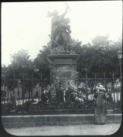 plaque de verre photographique ; Quimper : statue de La Tour d'Auvergne