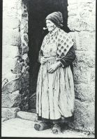 plaque de verre photographique ; Morbihan : costume féminin