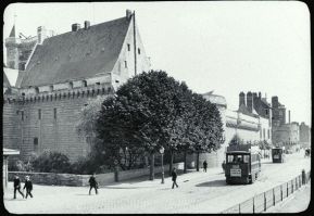plaque de verre photographique ; Nantes : château : vu du quai