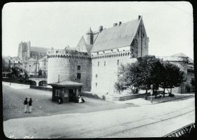 plaque de verre photographique ; Nantes : château : vu du quai