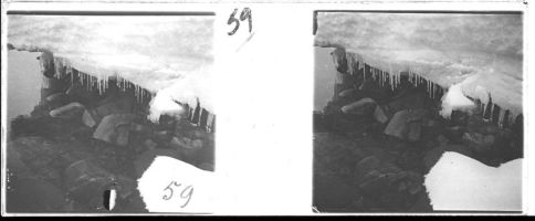 plaque de verre photographique ; Corniches de glaces et stalactites avec cristaux de givre