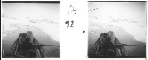 plaque de verre photographique ; Un raid en baleinière à travers les chenaux de la banquise