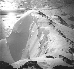 plaque de verre photographique ; Les falaises du Sud - Ouest de l’île Wandel vues du sommet de l’île