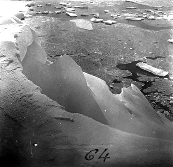 plaque de verre photographique ; Les falaises à l’Ouest de l’île Wandel