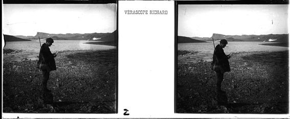plaque de verre photographique ; C. Bénard sur fond du lac Candiotti au Nord du Kostin Charr