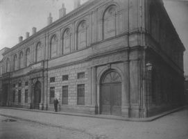 tirage photographique ; Façade de l'anncienne école Saint-Come, rue Lalande, aujourd'hui (en 1900) Bourse du Travail.