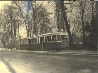 Tramway du Bois de Boulogne devant le Polo de Longchamp, 1936