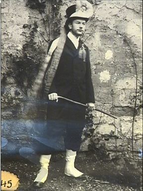 M. Poussin en tenue classique de conscrit, 1898
