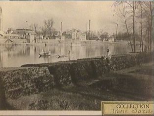 Le pont suspendu de Suresnes après 1871, vue prise du Bois en amont