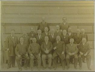 Groupe de conseillers municipaux en 1902