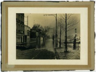 Inondations 26 janvier 1910 - Le quai de Suresnes (côté nord)