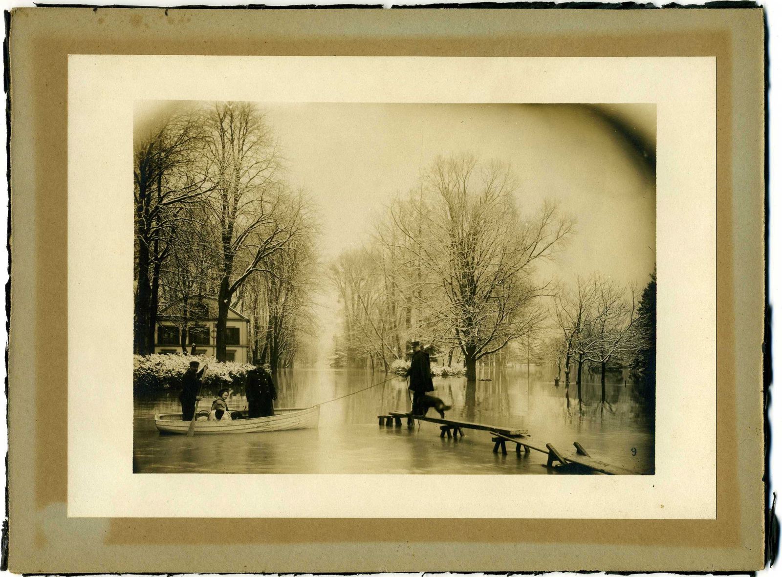 Inondations de 1910 - 26 janvier - Porte de Suresnes, route de la cascade et de longchamps