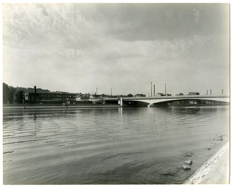 Le nouveau pont de Suresnes vue en amont 1951