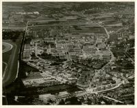 Vue aérienne de la cité-jardins en cours de construction ...