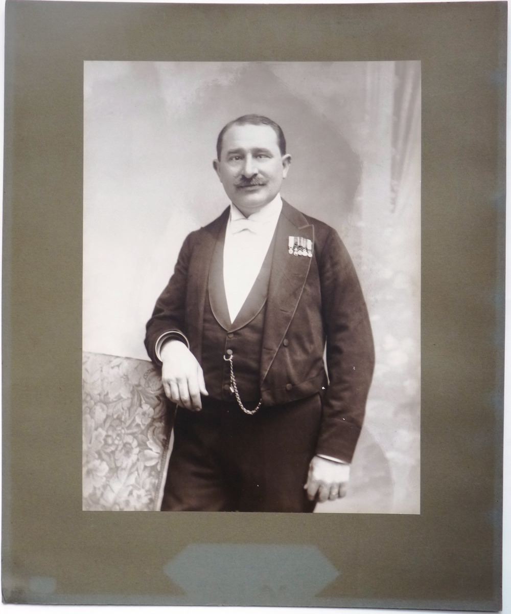 Portrait d'O. Séron, directeur de l'école Jean Macé. 1908-1928