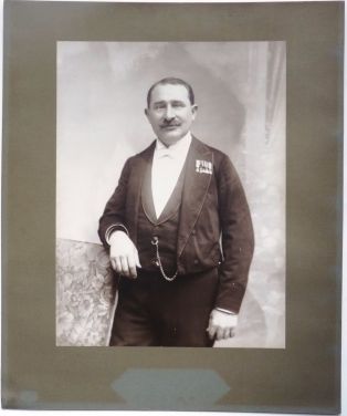 Portrait d'O. Séron, directeur de l'école Jean Macé. 1908-1928 ; © Lucille PENNEL