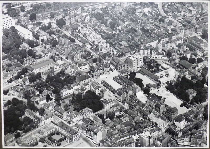 Vue aérienne du centre-ville de Suresnes ; © Lucille PENNEL