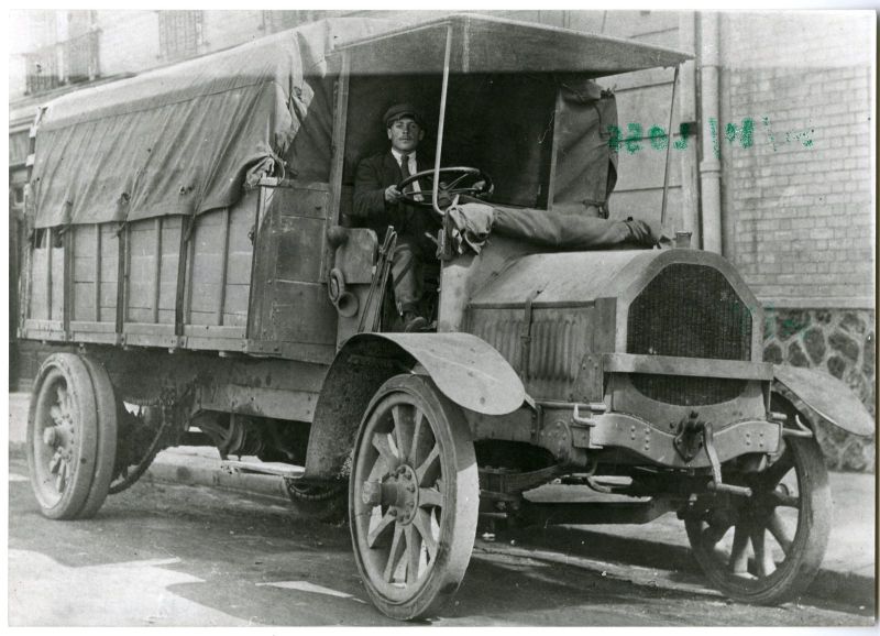 Camion UNIC circa 1920