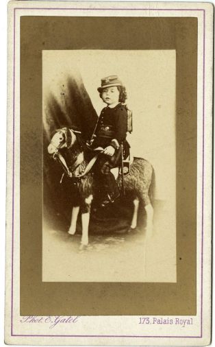 Madame Ch. Bazin enfant sur un poney