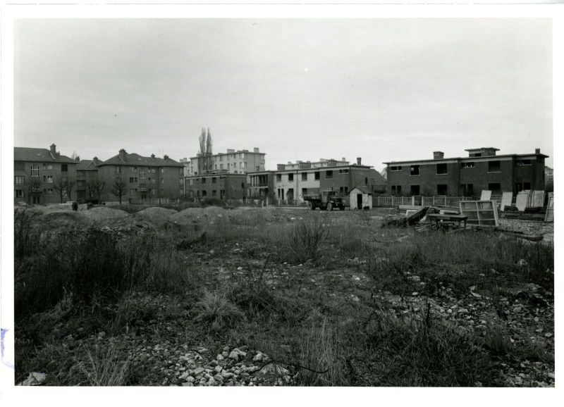 La cité-jardins après les bombardements de 1942 (Titre fictif)