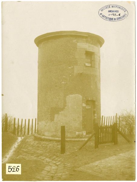 La tour du télégraphe de Chappe, côté nord du fort du Mont Valérien