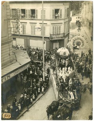 Fête de Suresnes en 1927, le char de la muse