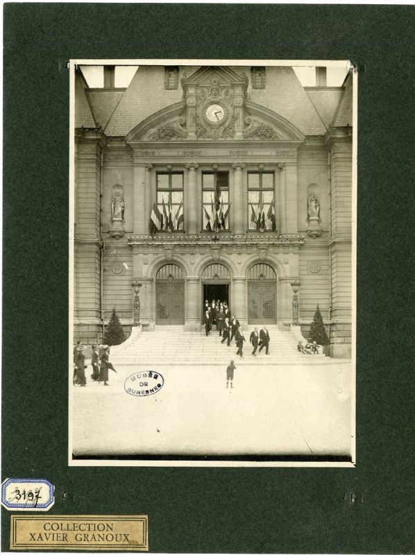 Hôtel de ville de Suresnes, Association philotechnique