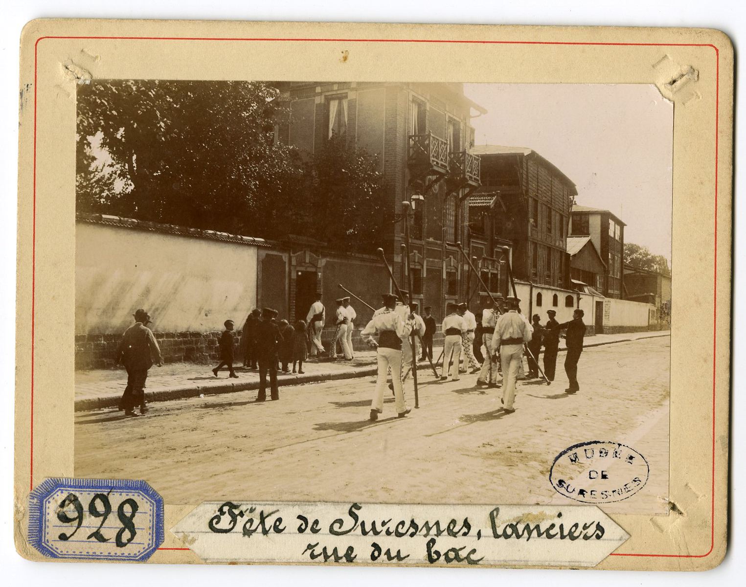 Les lanciers de Suresnes, entrant chez Monsieur Meunier, rue du Bac