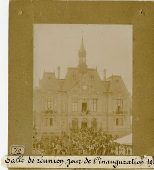 Hôtel de Ville de Suresnes, jour de l'inauguration de la salle de réunion en 1900