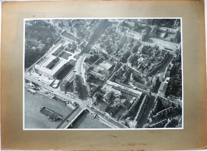 Vue aérienne de l'ancien quartier Saint Leufroy et des usines Coty ; © Lucille PENNEL