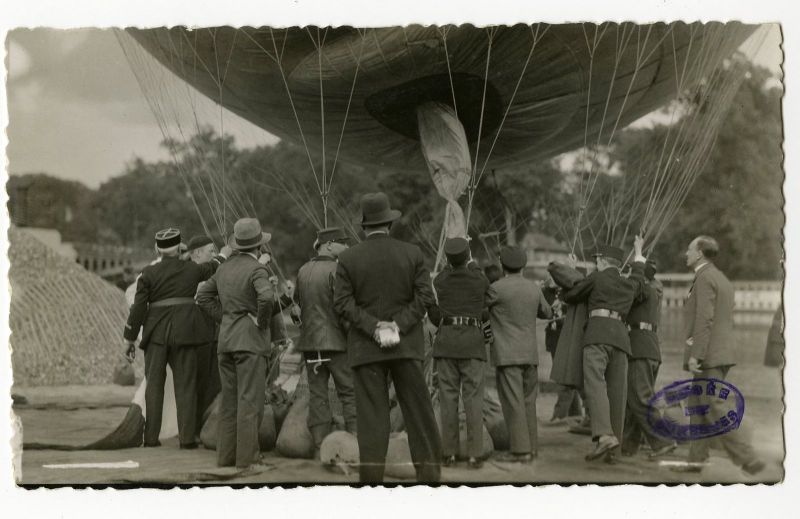 Fête de la muse 1931 - Sur le quai, gonflement d'un ballon