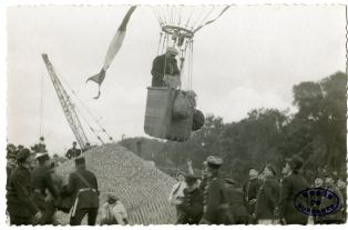 Fête de la muse 1931 - L'aérostier dans sa nacelle