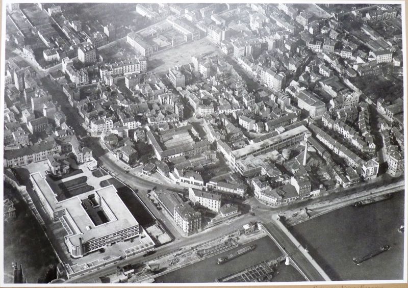 Vue aérienne de l'ancien quartier Saint Leufroy et des usines Coty ; © Lucille PENNEL
