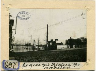 Inondations de 1910 - Le quai vers Puteaux