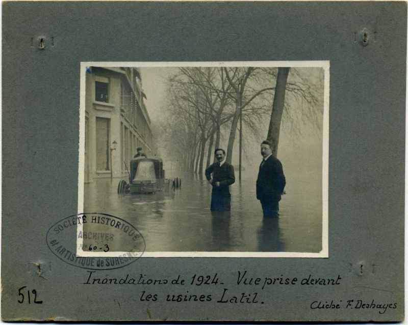 Inondations de 1924 - Vue prise devant les usines Latil