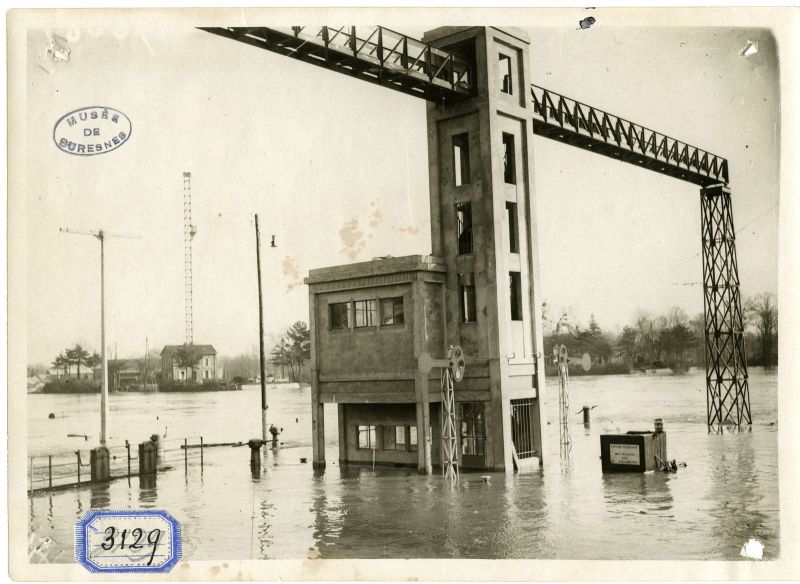 Les écluses de Suresnes, inondations de décembre 1930