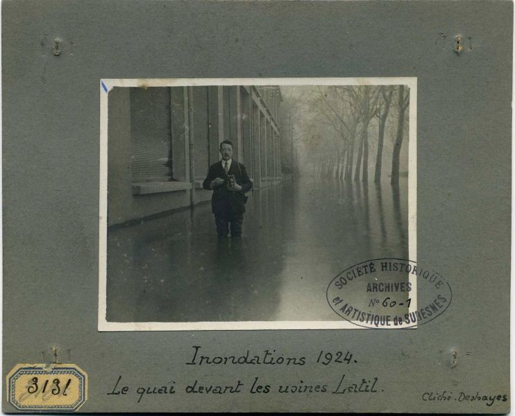 Inondations 1924 . Le quai devant les usines Latil