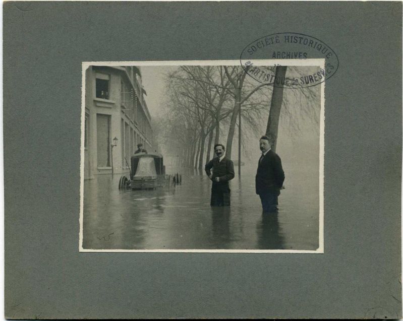 Inondations 1924 devant les usines Latil