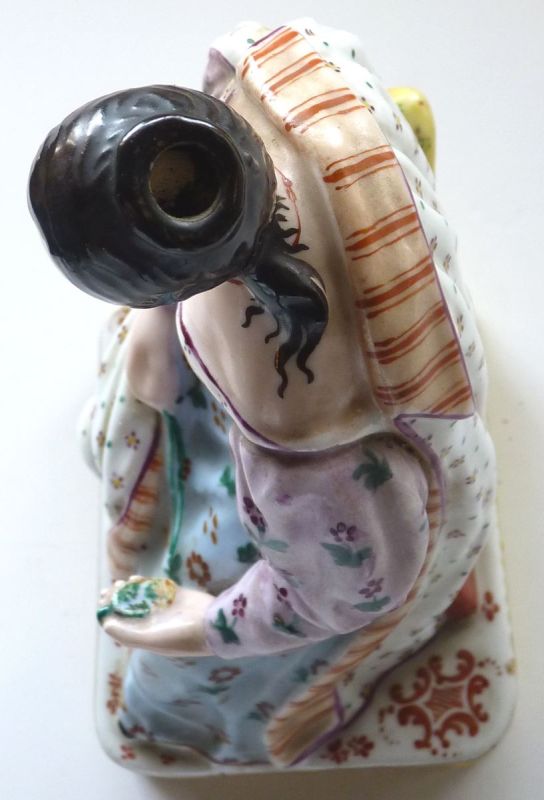 figurine ; flacon à parfum ; © Lucille PENNEL