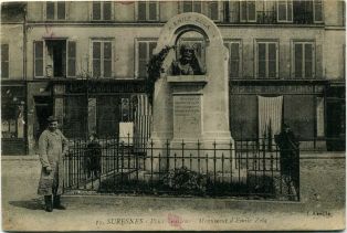SURESNES - Place Trarieux - Monument d'Emile Zola
