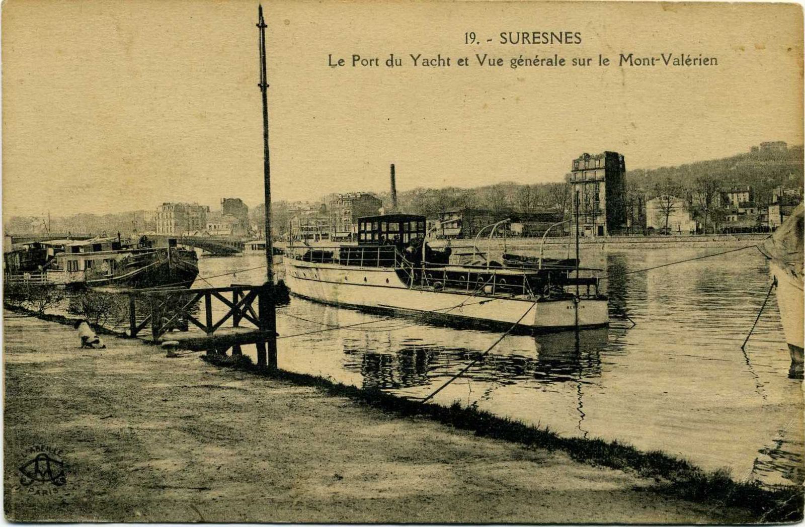 Suresnes - Le Port du Yacht et Vue Générale sur le Mont Valérien
