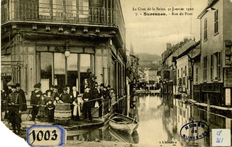 La crue de la Seine, 30 janvier 1910 Suresnes, rue du Pont