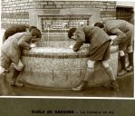 Ecole de garçons - La fontaine en été