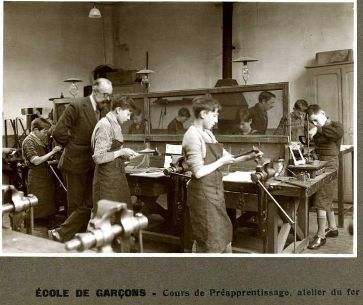 Ecole de garçons - Cours de Préapprentissage, atelier du fer