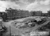 Vue de la cité-jardins en construction (Titre fictif)